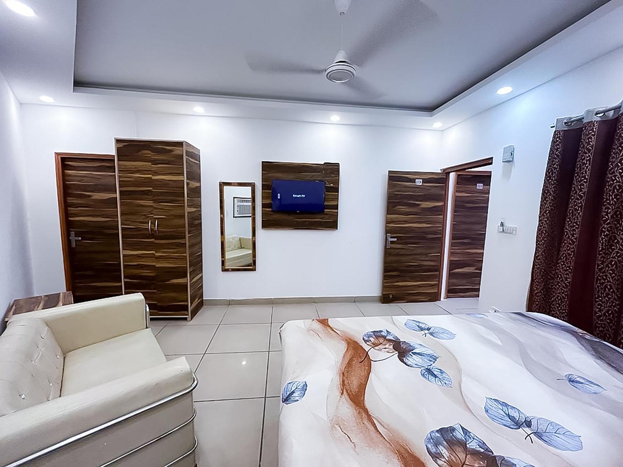 Hotel Js Garden - Near Jaypee Hospital Ноида Екстериор снимка
