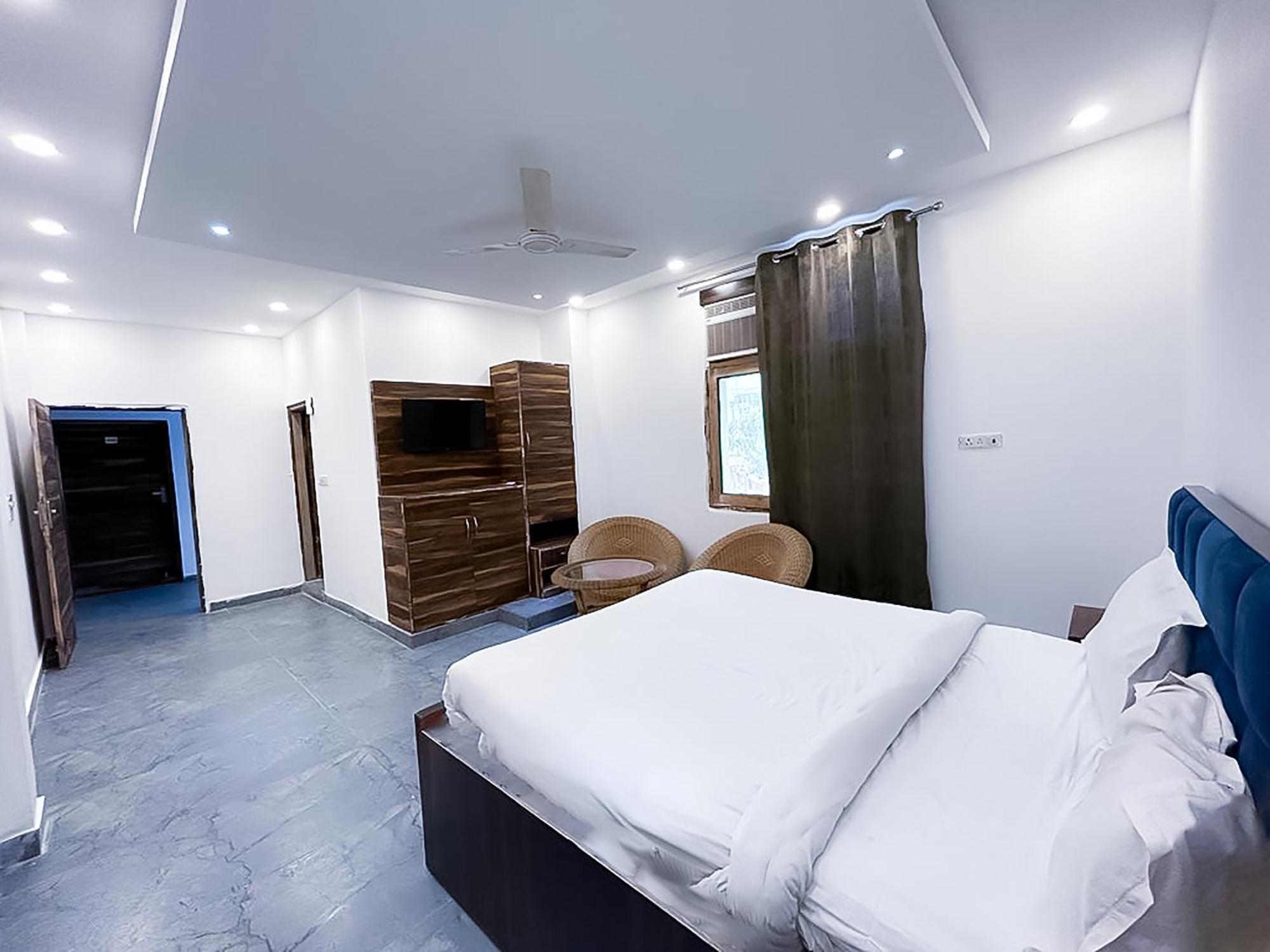 Hotel Js Garden - Near Jaypee Hospital Ноида Екстериор снимка