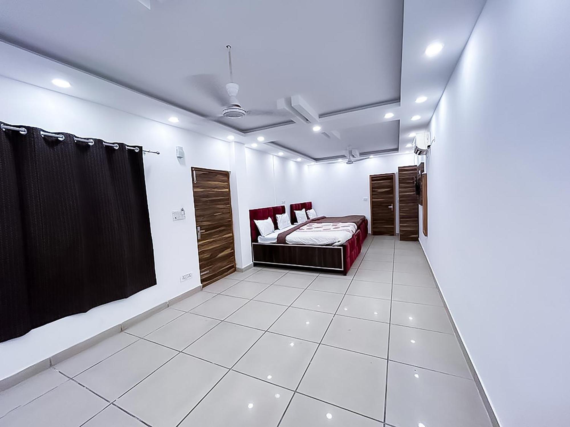 Hotel Js Garden - Near Jaypee Hospital Ноида Екстериор снимка